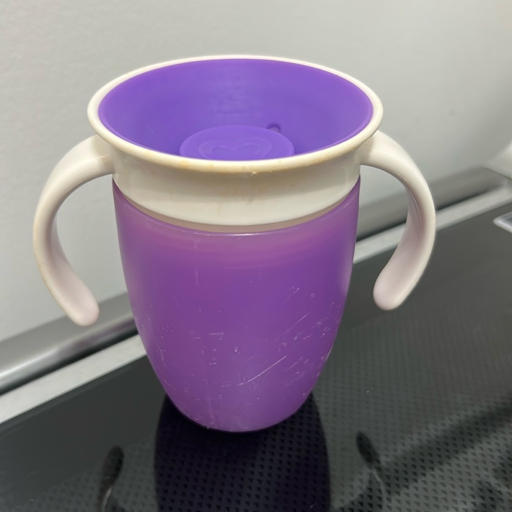 Girls munchkin 360 sippy drink cup handles